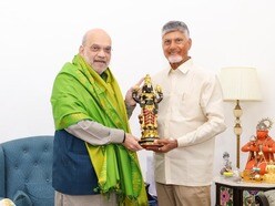 కేంద్ర హోం శాఖ మంత్రి అమిత్ షాతో సీఎం చంద్రబాబు 