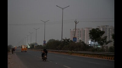 More than 100,000 lights to be linked to a central server for round-the-clock status reports, with zone-wise panels and quicker fault detection planned. (HT Archive)