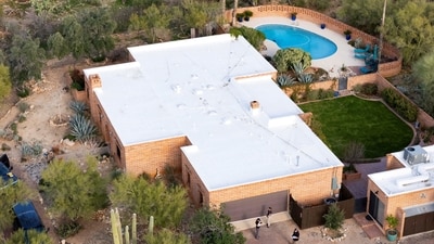 An aerial view shows investigators searching the home of Nancy Guthrie, the 84-year-old mother of U.S. journalist and television host Savannah Guthrie, who went missing from her home in Tucson, Arizona, U.S., February 6, 2026.  REUTERS/Rebecca Noble     TPX IMAGES OF THE DAY (REUTERS)