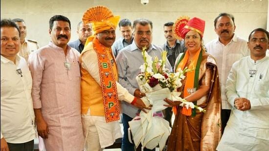 The two were elected unopposed after candidates from the Peasants and Workers Party (PWP) and the Congress withdrew their nominations (X/RaviDadaChavan)