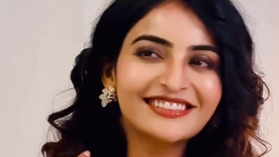 <p>క్యూట్ స్మైల్ తో, స్టన్నింగ్ లుక్స్ తో అదరగొట్టింది అనన్య నాగళ్ల. 2019లో వచ్చిన మల్లేశం సినిమాతో డెబ్యూ చేసింది ఈ తెలంగాణ అమ్మాయి. </p> (instagram-Ananya nagalla)