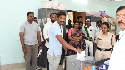 మున్సిపల్ ఎన్నికల పోలింగ్ మున్సిపల్ ఎన్నికల పోలింగ్