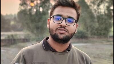 A passerby, Omveer, got access to Sudhanshu’s phone using his fingerprint (with his consent) and contacted his family through the last dialled number. (HT Archive) A passerby, Omveer, got access to Sudhanshu’s phone using his fingerprint (with his consent) and contacted his family through the last dialled number. (HT Archive)