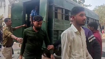 বেলডাঙা মামলায় এনআইএ-কে অসহযোগিতা করার অভিযোগ উঠেছে পুলিশের বিরুদ্ধে। (ANI video Grab) বেলডাঙা মামলায় এনআইএ-কে অসহযোগিতা করার অভিযোগ উঠেছে পুলিশের বিরুদ্ধে। (ANI video Grab)