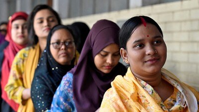 বরিশাল জেলায় বাংলাদেশ সমাজতান্ত্রিক দলের আহ্বায়ক ডঃ মণীষা চক্রবর্তী দাবি করে, তাঁর কেন্দ্রে বাহুবলের মাধ্যমে প্রভাব করা হচ্ছে এলাকায় এলাকায়। (প্রতীকী ছবি) (REUTERS)