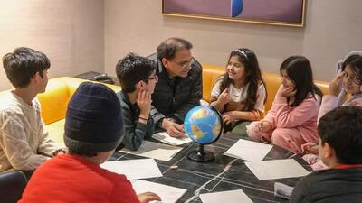 Devesh Vijay conducting weekend classes for children. (HT) Devesh Vijay conducting weekend classes for children. (HT)