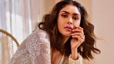 అవును పెళ్లి చేసుకుంటున్నాను.. సరైనోడి కోసం వెయిటింగ్: మృణాల్ ఠాకూర్ కామెంట్స్ వైరల్ (Photo: Kevin Nunes) అవును పెళ్లి చేసుకుంటున్నాను.. సరైనోడి కోసం వెయిటింగ్: మృణాల్ ఠాకూర్ కామెంట్స్ వైరల్ (Photo: Kevin Nunes)