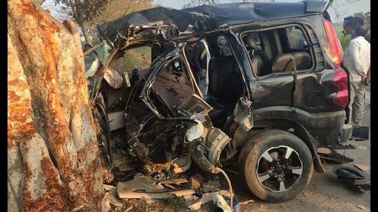 Mangled remains of the SUV that crashed into a tree in Sonepat on Friday. (Manoj Dhaka/HindustanTimes)
