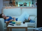 Dr. Pooja Reddy warns that eating close to bedtime disrupts growth hormone release, hindering fat burning and muscle repair. 