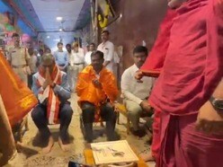 ఏపీ బడ్జెట్ ప్రతులకు ప్రత్యేక పూజలు