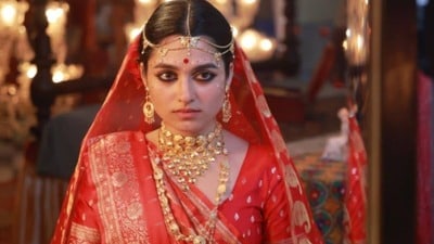 কপালে চন্দন, মাথায় ভেল, টুকটুকে লাল বেনারসীতে বিয়ের আগে পর্দার কনে বেশে শ্যামৌপ্তি!