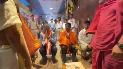 ఏపీ బడ్జెట్ ప్రతులకు ప్రత్యేక పూజలు ఏపీ బడ్జెట్ ప్రతులకు ప్రత్యేక పూజలు