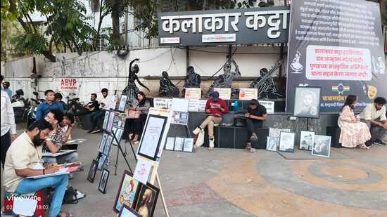 The concept of Kalakar Katta has previously received appreciation from Prime Minister Narendra Modi and Maharashtra chief minister Devendra Fadnavis, making the BJP’s current demand controversial. (MAHENDRA KOLHE/HT PHOTO)