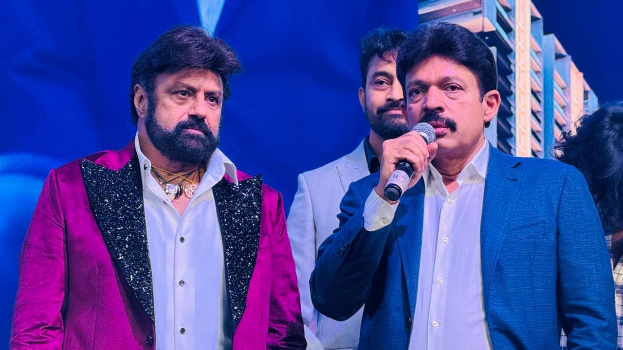 అన్విత గ్రూప్ చైర్మన్ బొప్పన అచ్యుత రావు, సంస్థ బ్రాండ్ అంబాసిడర్ బాలకృష్ణ అన్విత గ్రూప్ చైర్మన్ బొప్పన అచ్యుత రావు, సంస్థ బ్రాండ్ అంబాసిడర్ బాలకృష్ణ
