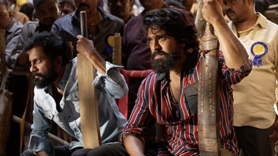 డైరెక్టర్ బుచ్చిబాబు, రామ్ చరణ్ (x/peddi) డైరెక్టర్ బుచ్చిబాబు, రామ్ చరణ్ (x/peddi)