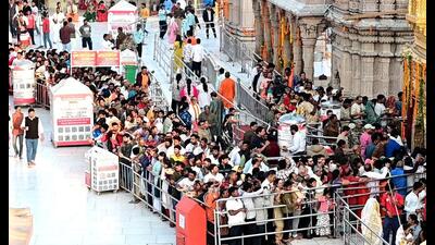 Long queues could be seen at the KV temple since early morning on the occasion of Mahashivaratri. (HT photo) Long queues could be seen at the KV temple since early morning on the occasion of Mahashivaratri. (HT photo)