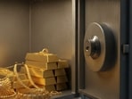 The total weight of the gold involved was 2,780 grams, valued at over <span class='webrupee'>₹</span>3.5 crore.