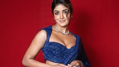 <p>చీరలో హాట్ అందాలతో డింపుల్ హయాతి కవ్విస్తోంది. గ్లామర్ షోతో హీట్ పెంచేస్తుంది. </p> (instagram-Dimple Hyati) <p>చీరలో హాట్ అందాలతో డింపుల్ హయాతి కవ్విస్తోంది. గ్లామర్ షోతో హీట్ పెంచేస్తుంది. </p> (instagram-Dimple Hyati)