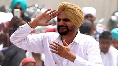 Singer’s parents Charan Kaur and Balkaur Singh, a Congress leader, had staged a dharna outside the SSP office last week against a delay in registration of the case against the accused. (HT File)