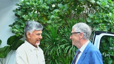<p>సోమవారం ఉదయం గన్నవరం విమానాశ్రయానికి చేరుకున్నారు. ఆయన ప్రయాణించిన ఫ్లైట్ ల్యాండింగ్ కు పొగమంచుతో ఇబ్బందిరాగా… కొద్దిసేపు ఆలస్యంగా దిగారు. అనంతరం ఆయన నేరుగా అమరావతిలోని రాష్ట్ర సచివాలయానికి చేరుకున్నారు. </p> <p>సోమవారం ఉదయం గన్నవరం విమానాశ్రయానికి చేరుకున్నారు. ఆయన ప్రయాణించిన ఫ్లైట్ ల్యాండింగ్ కు పొగమంచుతో ఇబ్బందిరాగా… కొద్దిసేపు ఆలస్యంగా దిగారు. అనంతరం ఆయన నేరుగా అమరావతిలోని రాష్ట్ర సచివాలయానికి చేరుకున్నారు. </p>