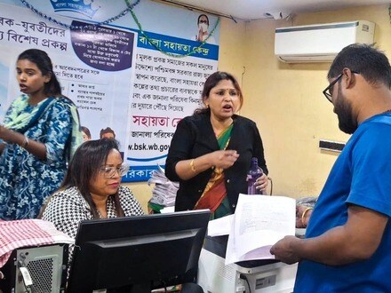 খড়দায় চলছে যুবসাথী প্রকল্পের শিবির। (ছবি সৌজন্যে, ফেসবুক Subhashis Das John)
