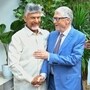 <p>గేట్స్‌ ఫౌండేషన్‌ వ్యవస్థాపక ఛైర్మన్‌ బిల్‌గేట్స్‌ ఏపీకి చేరుకున్నారు. బిల్‌గేట్స్‌కు చంద్రబాబుతో పాటు డిప్యూటీ సీఎం పవన్‌, మంత్రులు ఘనస్వాగతం పలికారు. బిల్ గేట్స్ ను సీఎం చంద్రబాబు ఆత్మీయంగా పలికారు. వీరిద్దరి మధ్య నవ్వులు విరిశాయి.</p>