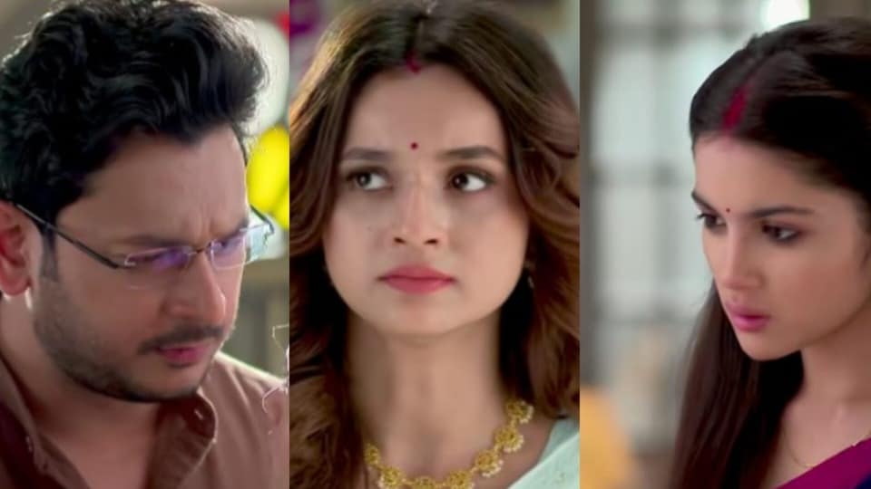লুকিয়ে লাজুকে উপহার দেয় অনুভব