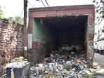 Referring to 678 zero-waste colonies and institutes, the MCD said it eventually plans to phase out dhalaos in the city. (HT Archive)