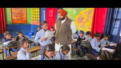 Education minister Harjot Singh Bains checking the learning progress of students at Government Primary School, Indira Colony, Machhiwara, on Tuesday. (HT Photo) Education minister Harjot Singh Bains checking the learning progress of students at Government Primary School, Indira Colony, Machhiwara, on Tuesday. (HT Photo)