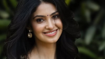 <p>మానస వారణాసి మన తెలుగమ్మాయే. 1997లో హైదరాబాద్ లో పుట్టింది. వాసవి కాలేజీ నుంచి ఇంజనీరింగ్ కంప్లీట్ చేసింది. </p> (instagram-Manasa Varanasi) <p>మానస వారణాసి మన తెలుగమ్మాయే. 1997లో హైదరాబాద్ లో పుట్టింది. వాసవి కాలేజీ నుంచి ఇంజనీరింగ్ కంప్లీట్ చేసింది. </p> (instagram-Manasa Varanasi)