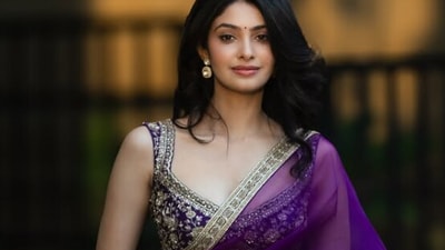 <p>మహేష్ బాబు మేనళ్లుడు అశోక్ గల్లా హీరోగా నటించిన దేవకీ నందన వాసుదేవ సినిమాతో మానస వారణాసి తన కెరీర్ స్టార్ట్ చేసింది. ఆ మూవీ 2024లో రిలీజ్ అయింది. </p> (instagram-Manasa Varanasi) <p>మహేష్ బాబు మేనళ్లుడు అశోక్ గల్లా హీరోగా నటించిన దేవకీ నందన వాసుదేవ సినిమాతో మానస వారణాసి తన కెరీర్ స్టార్ట్ చేసింది. ఆ మూవీ 2024లో రిలీజ్ అయింది. </p> (instagram-Manasa Varanasi)