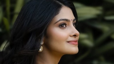 <p>2020లో మిస్ ఇండియాగా మానస వారణాసి కిరీటాన్ని సొంతం చేసుకుంది. అదే ఏడాది మిస్ ఇండియా వరల్డ్ గా నిలిచింది. ఆ తర్వాత సినిమాల్లోకి అడుగుపెట్టింది. </p> (instagram-Manasa Varanasi) <p>2020లో మిస్ ఇండియాగా మానస వారణాసి కిరీటాన్ని సొంతం చేసుకుంది. అదే ఏడాది మిస్ ఇండియా వరల్డ్ గా నిలిచింది. ఆ తర్వాత సినిమాల్లోకి అడుగుపెట్టింది. </p> (instagram-Manasa Varanasi)