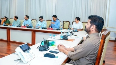 సమీక్షలో ముఖ్యమంత్రి రేవంత్ రెడ్డి సమీక్షలో ముఖ్యమంత్రి రేవంత్ రెడ్డి