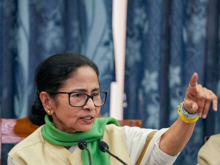 নির্বাচন কমিশনকে নিশানা করলেন পশ্চিমবঙ্গের মুখ্যমন্ত্রী মমতা বন্দ্যোপাধ্যায়। (ফাইল ছবি, সৌজন্যে পিটিআই)