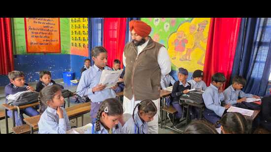 Education minister Harjot Singh Bains checking the learning progress of students at Government Primary School, Indira Colony, Machhiwara, on Tuesday. (HT Photo)