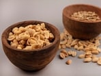 Rujuta Diwekar shared that peanuts, along with other nuts like cashews and coconut, are cholesterol-free and can be a part of a heart-healthy diet. (Freepik)