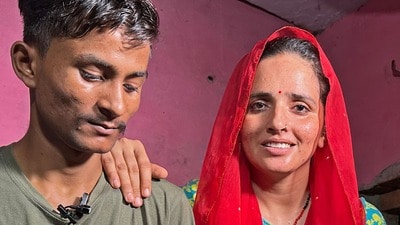 সচিন মীনার দ্বিতীয় সন্তানের জন্ম দিয়েছেন সীমা। সচিন মীনার দ্বিতীয় সন্তানের জন্ম দিয়েছেন সীমা।