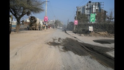 Key link to Dwarka Expressway remains damaged and often flooded. Authorities say estimates for upgrades are being prepared and manpower gaps are being addressed. (Parveen Kumar/HT) Key link to Dwarka Expressway remains damaged and often flooded. Authorities say estimates for upgrades are being prepared and manpower gaps are being addressed. (Parveen Kumar/HT)