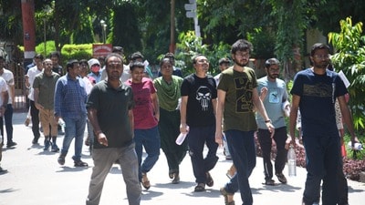 যাঁরা ২০২৭ সালের ইউপিএসসি সিভিল সার্ভিসেস পরীক্ষা দেবেন, তাঁদের জন্য সরকারি কোর্স চালু করা হচ্ছে। (ছবিটি প্রতীকী) যাঁরা ২০২৭ সালের ইউপিএসসি সিভিল সার্ভিসেস পরীক্ষা দেবেন, তাঁদের জন্য সরকারি কোর্স চালু করা হচ্ছে। (ছবিটি প্রতীকী)
