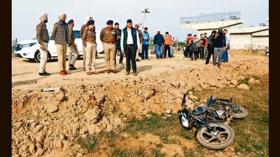 Jalandhar commissioner of police Dhanpreet Kaur Randhawa, along with other police personnel, at the encounter site on Wednesday. (HT)