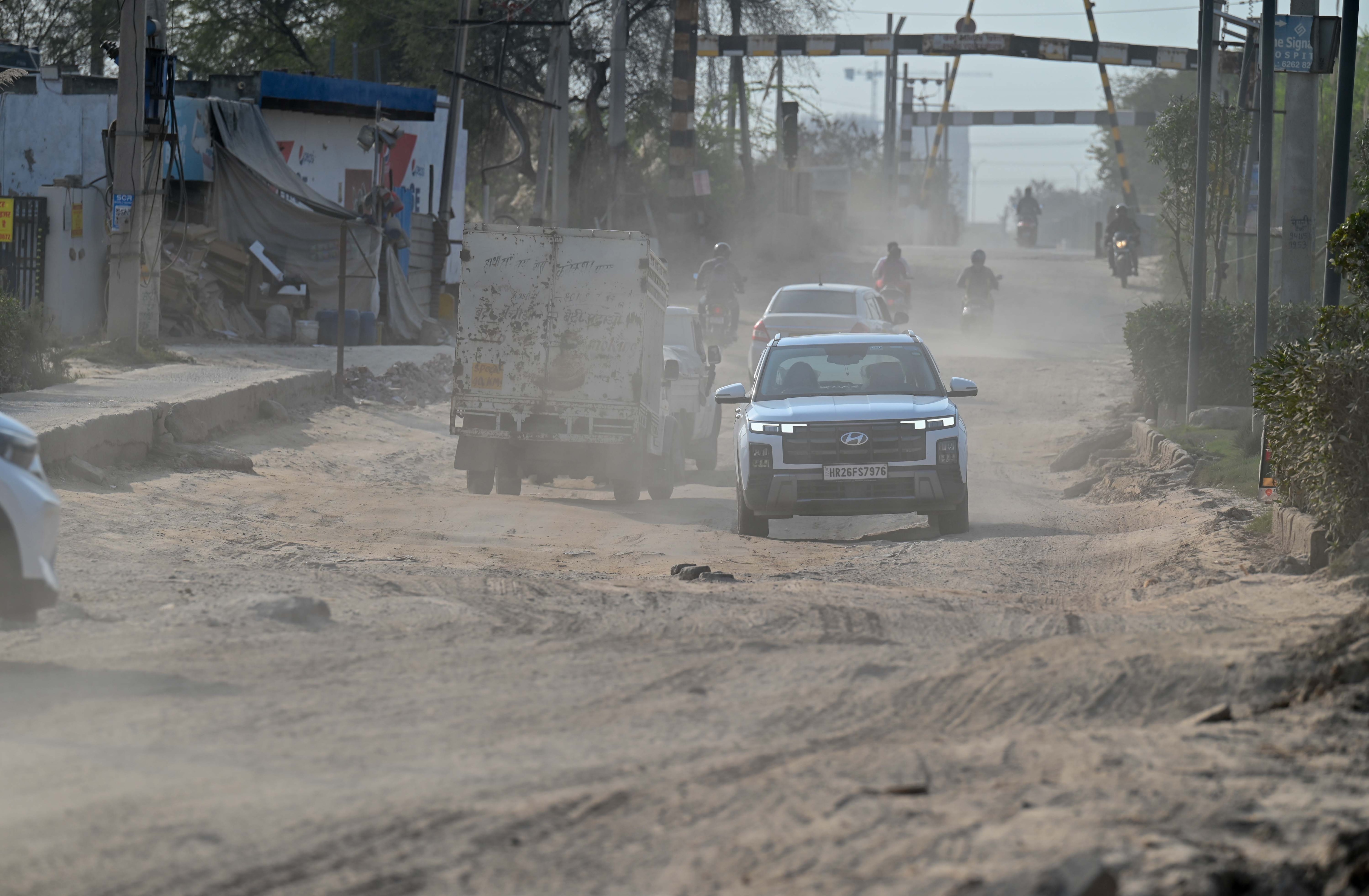The cratered and dusty main road of Sector 37Das seen on Tuesday. (Parveen Kumar/HT) The cratered and dusty main road of Sector 37Das seen on Tuesday. (Parveen Kumar/HT)