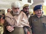 Filmmaker Vikram Bhatt had been arrested by Rajasthan Police for allegedly cheating a doctor of  <span class='webrupee'>₹</span>30 Crore. (ANI Video Grab)