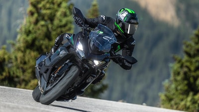 The performance-focused sport tourer features advanced technology and comfort features, making it an attractive upgrade option for buyers. The performance-focused sport tourer features advanced technology and comfort features, making it an attractive upgrade option for buyers.