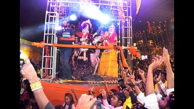 A DJ procession on Patna road. (Santosh Kumar/HT) A DJ procession on Patna road. (Santosh Kumar/HT)
