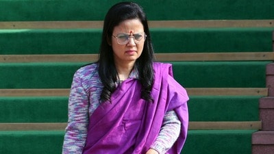 পোষ্য কুকুর 'হেনরি' (রটওয়েলার জাত)-এর হেফাজতে পেতে আইনি লড়াইতে নেমেছেন মহুয়া। (Rahul Singh)