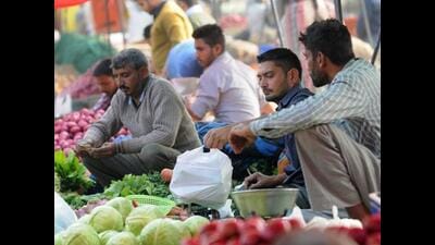Over 80% of Chandigarh’s weekly Apni Mandis lack basic facilities such as public toilets, waste bins, washing areas and dedicated parking, leading to persistent plastic littering, traffic congestion and serious public health concerns, a new study by the Institute for Development and Communication (IDC) has revealed. (Ht File)
