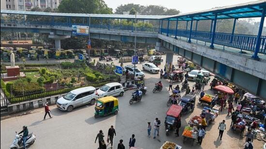 The intersection witnesses thousands of people daily, most of whom choose to cross the road by dodging cars, buses, and other vehicles rather than using the skywalk. (Parveen Kumar/HT)