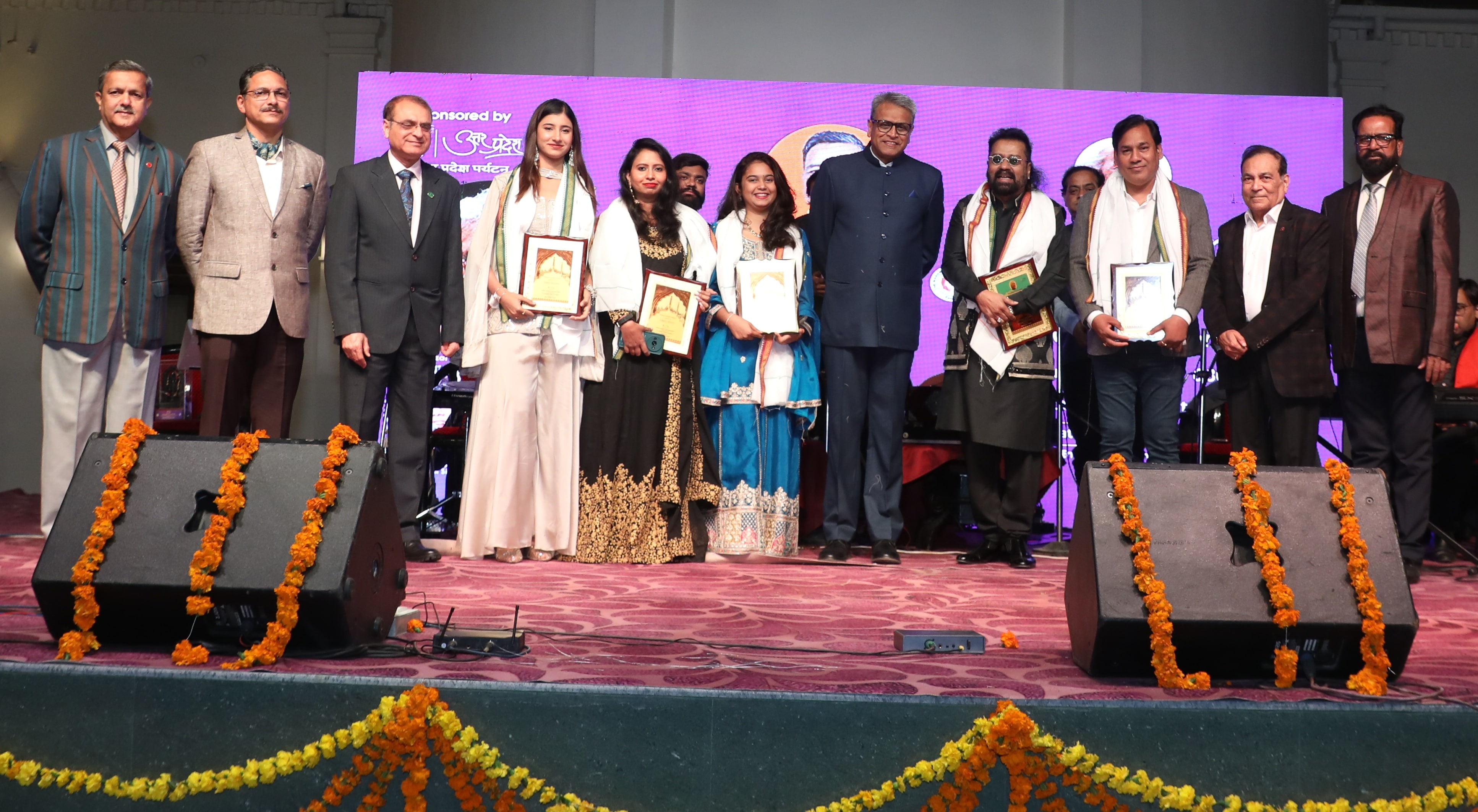 Maj Gen Maneesh Kukrety, Lt Gen Anindya Sengupta, Lt Gen Naveen Sachdeva, organiser Zafar Nabi with Naushad Samaan awardee Hariharan and Shaan-e-Awadh awardees singers Apeksha Srivastava, Alina Bharti, and Snehi Gundev