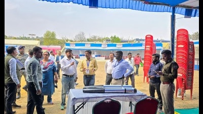 Dhanbad deputy commissioner-cum-district election officer (municipal) Aditya Ranjan and SSP Prabhat Kumar jointly inspect the dispatch and receiving centres in Dhanbad on Friday (HT PHOTO)