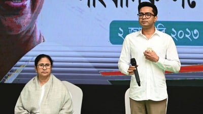 ২৬-এর ভোটে তৃণমূলের ‘মেগা রিসেট’? (সৌজন্যে টুইটার) ২৬-এর ভোটে তৃণমূলের ‘মেগা রিসেট’? (সৌজন্যে টুইটার)